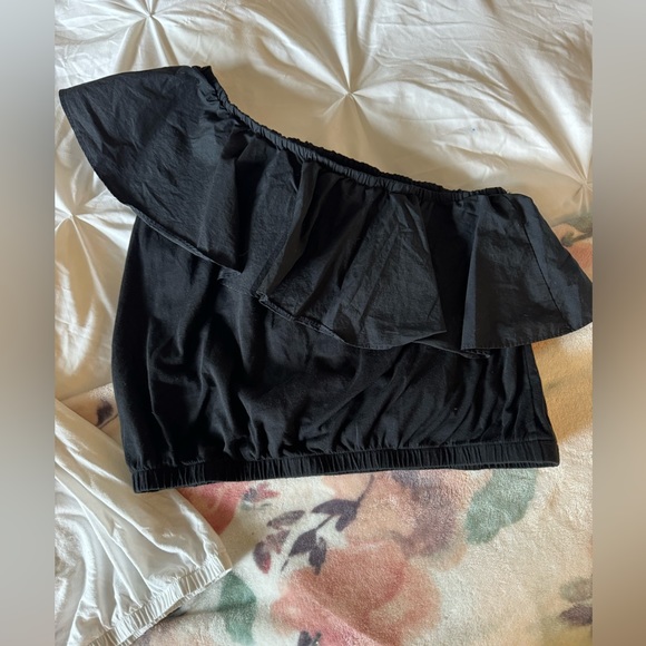 Two off shoulder ruffle tops black & white - Picture 7 of 8